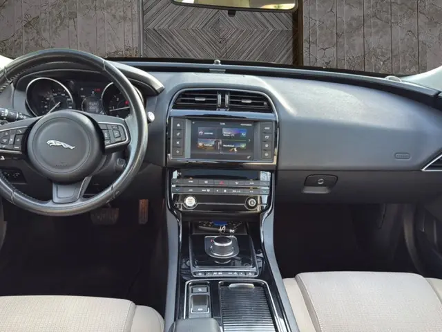 Jaguar XE 2.0 D Prestige Pro Edition 2018 Diesel 10