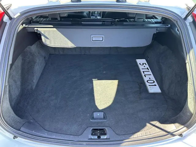 Volvo V60 1.6 T3 R-Design 2014 Benzine 21