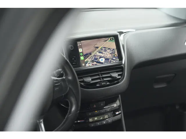 Peugeot 2008 PureTech 130 Allure 2019 Benzine 55