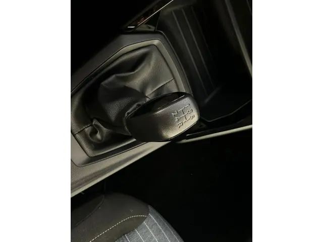 Peugeot 208 1.2 PureTech Like 2022 Benzine 13