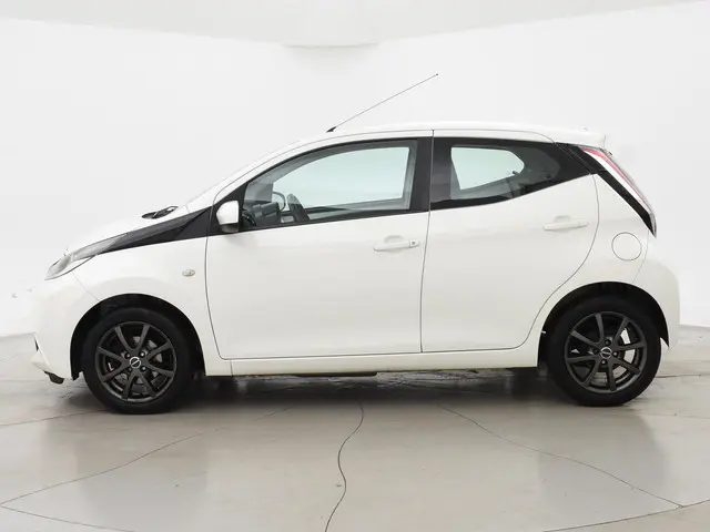 Toyota Aygo 1.0 VVT-i X-PLAY 5-DEURS 2015 Benzine 5