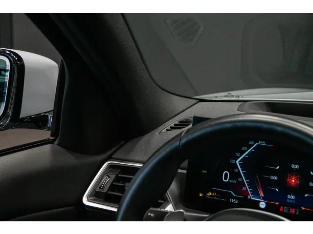 BMW 3 Serie 330e 2024 Hybride Benzine 40