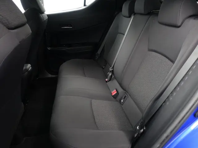 Toyota C-HR 1.8 Hybrid Dynamic Aut- 2017 Hybride Benzine 20