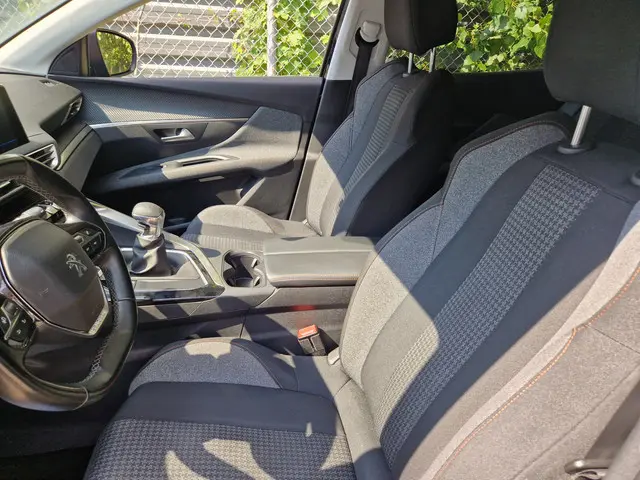 Peugeot 3008 1.2 PureTech Crossway 2019 Benzine 12