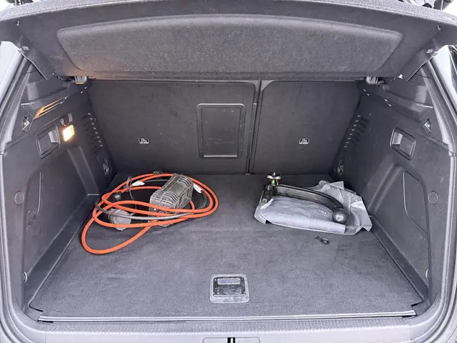 Peugeot 3008 1.6 HYbrid4 300 GT 2022 Hybride Benzine 11