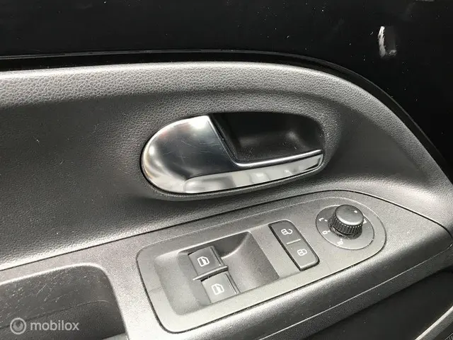 SEAT Mii 1.0 Mii Cosmopolitan 2017 Benzine 9