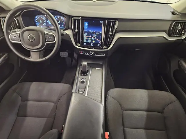 Volvo V60 2.0 B3 Momentum Advantage 2022 Benzine 6