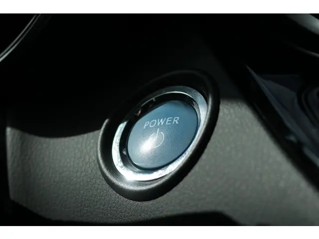 Toyota C-HR 2.0 Hybrid Executive 2021 Hybride Benzine 23