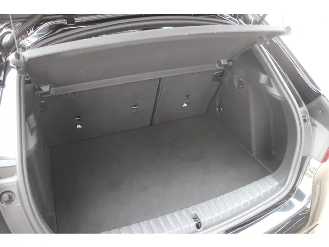 BMW 1 Serie 118i Executive Edition 2021 Benzine 27