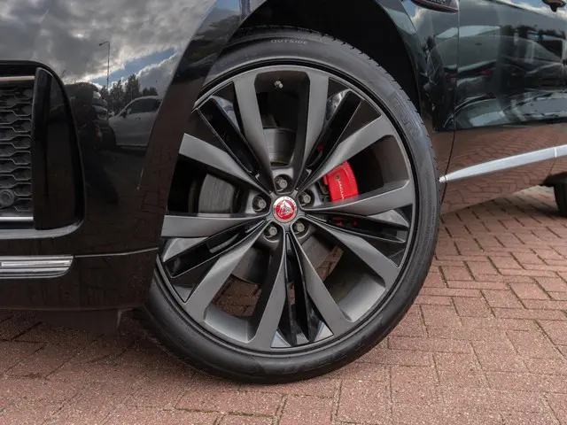 Jaguar F-PACE 3.0 S First Edition AWD 2016 Benzine 15