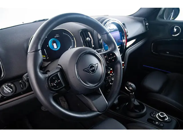 MINI Countryman Cooper SE ALL4 2022 Hybride Benzine 32
