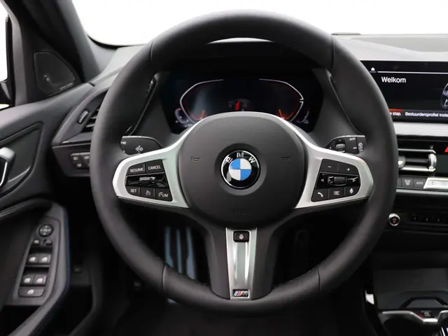 BMW 1 Serie 5-deurs 118i 2024 Benzine 8