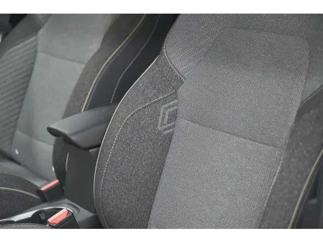 Renault Captur TCe 90 Techno 2025 Benzine 32