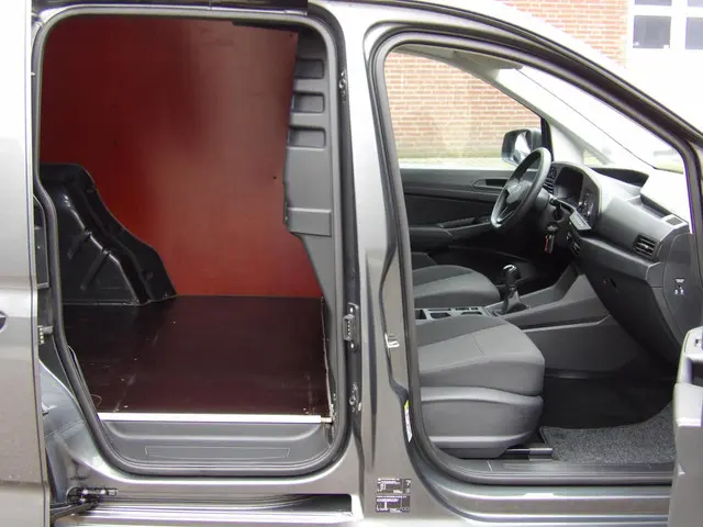 Volkswagen Caddy Cargo 2.0 TDI 1st Edition 2022 Diesel 13