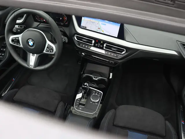 BMW 1 Serie 5-deurs 118i 2024 Benzine 15