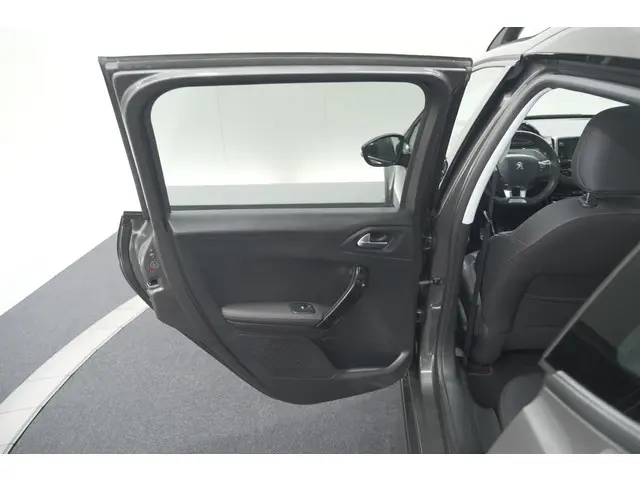 Peugeot 2008 PureTech 130 GT-Line 2019 Benzine 63