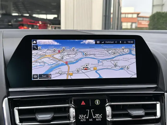 BMW 8 Serie 840i xDrive High Executive 2021 Benzine 32