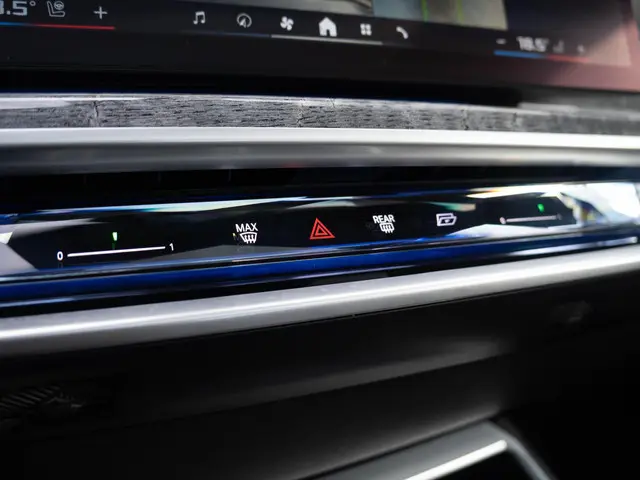 BMW 7 Serie M760e xDrive 2023 Hybride Benzine 32