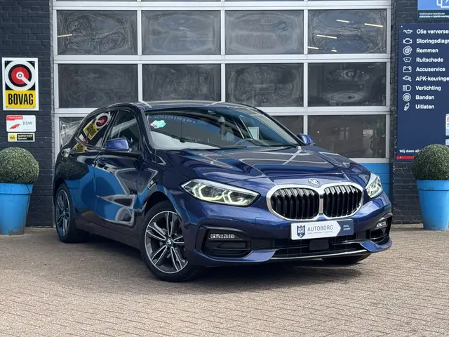 BMW 1 Serie 118i Executive Edition 2019 Benzine 42