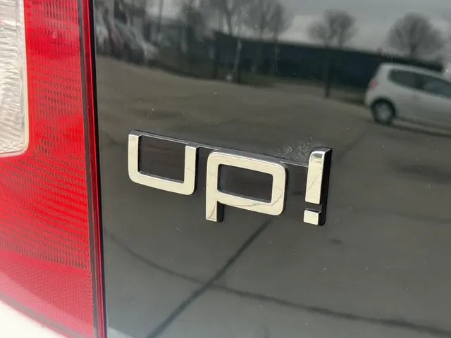 Volkswagen up! 1.0 groove up! BlueMotion 2014 Benzine 24