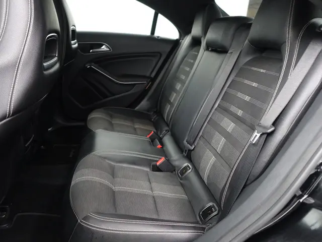 Mercedes-Benz CLA 180 AMG Edition Plus- 2016 Benzine 18