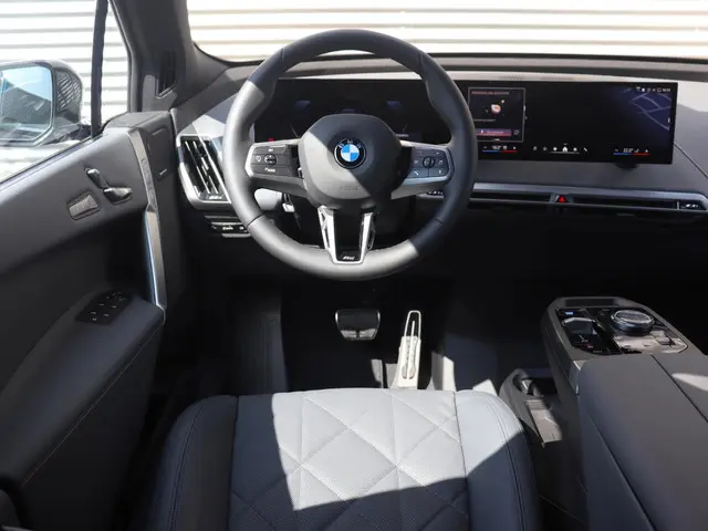 BMW iX xDrive45 2025 Elektrisch 9