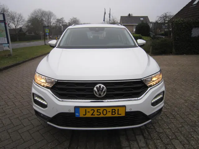 Volkswagen T-Roc 1.5 TSI aut Style Business 2020 Benzine 2