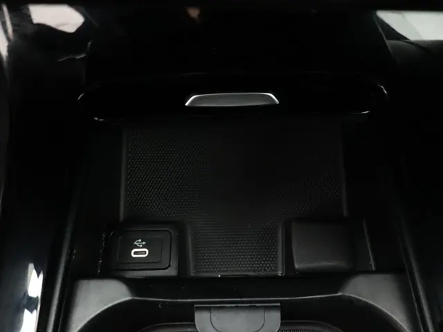 Mercedes-Benz A-Klasse 180 Business Line 2023 Benzine 34