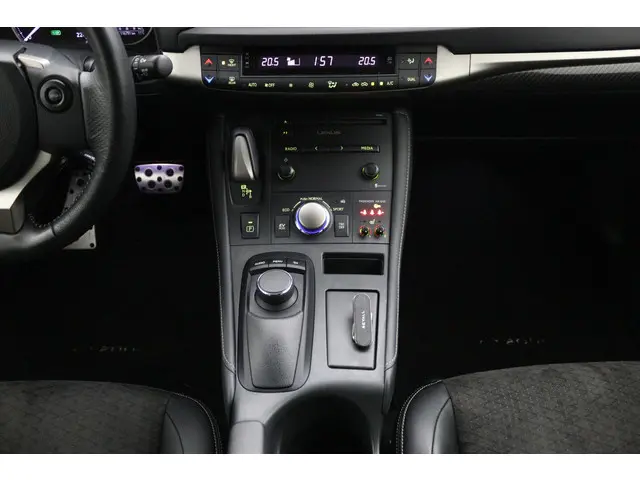 Lexus CT 200h F Sport Line 2015 Hybride Benzine 26