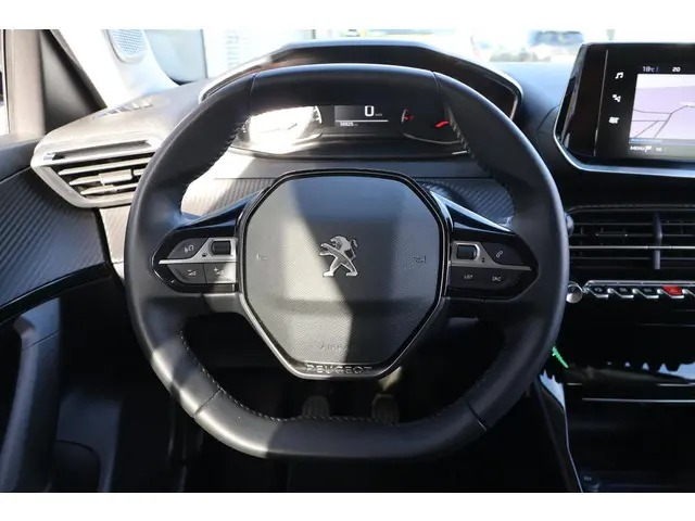 Peugeot 2008 1.2 Allure 2022 Benzine 25