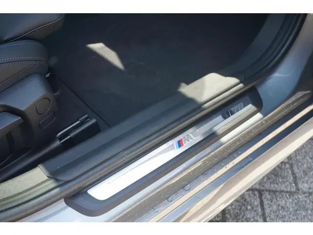 BMW 3 Serie Touring 320i 2024 Benzine 31