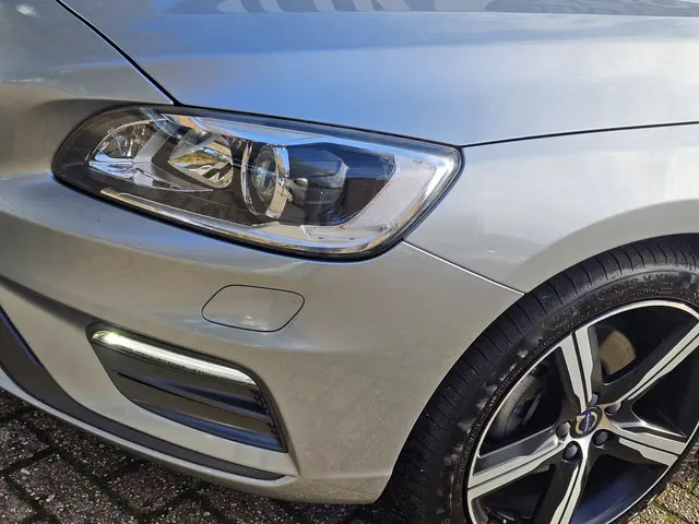 Volvo V60 1.5 T3 Nordic+ R-Design Leer/Navi/Pdc 2017 Benzine 6