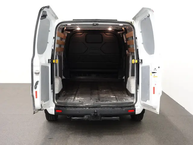 Ford Transit Custom 300 2.0 TDCI L2H1 Trend 2023 Diesel 3