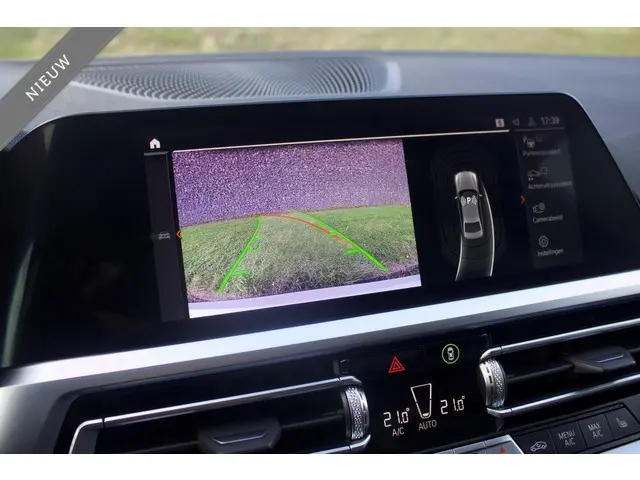 BMW 3 Serie 320i High Executive 2022 Benzine 22