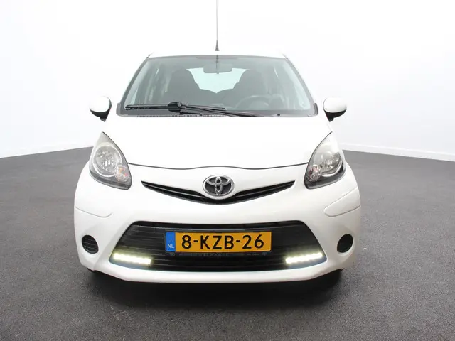 Toyota Aygo 1.0 VVT-i Aspiration Automaat 2013 Benzine 6