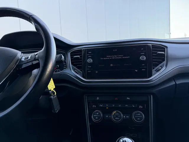 Volkswagen T-Roc 1.5 TSI 150pk Sport 2018 Benzine 17