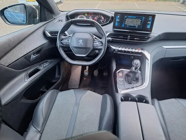 Peugeot 5008 1.2 PureTech Allure Pack 2023 Benzine 14