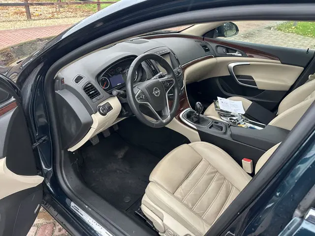 Opel Insignia 1.6 T Cosmo full options 2015 Benzine 10