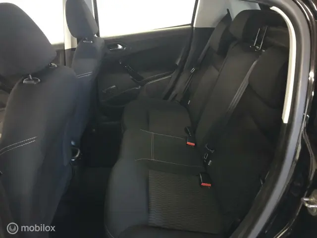 Peugeot 208 1.2 PureTech Active 2016 Benzine 24