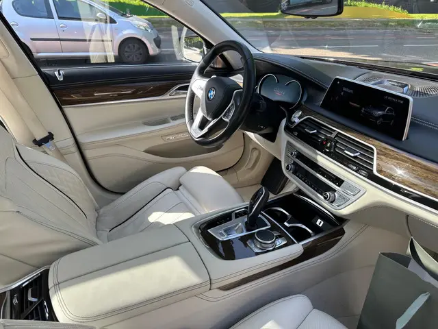 BMW 7 Serie 750Li xDrive High Executive 2017 Benzine 10