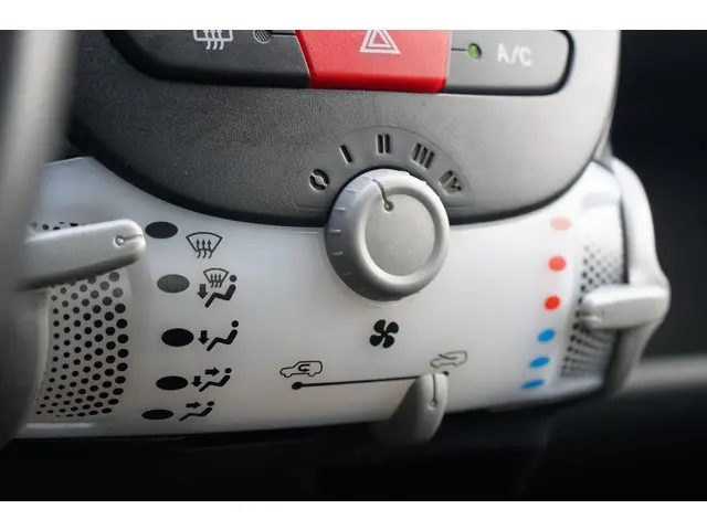 Peugeot 107 1.0 2013 Benzine 23