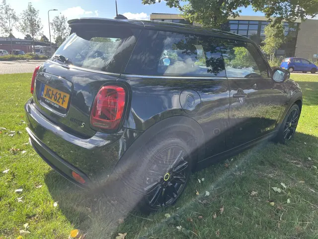 MINI Electric Mini spec.edit. yours 2022 Elektrisch 8