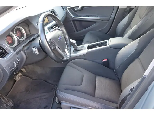 Volvo S60 1.6 T4 Momentum 2013 Benzine 16