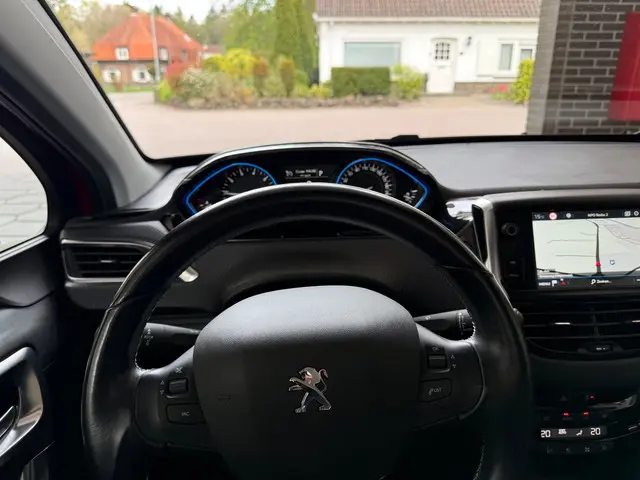 Peugeot 2008 1.2 PureTech Allure Automaat 2018 Benzine 10