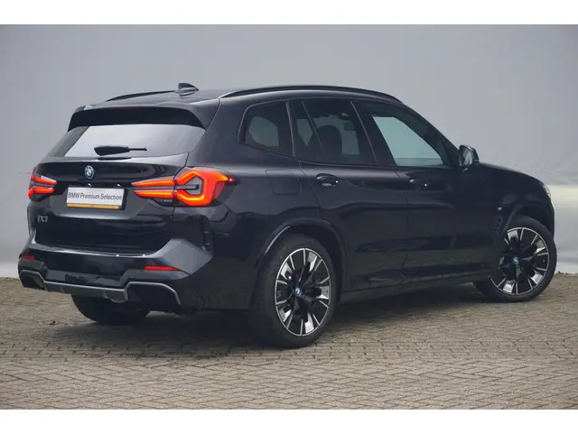 BMW iX3 2