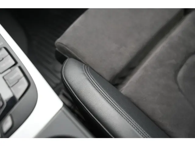 Audi A4 Avant 3.0 TFSI S4 quattro Pro Line 2013 Benzine 37