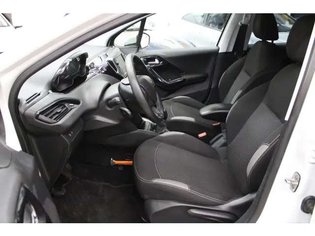 Peugeot 208 1.2 PureTech Blue Lion 2016 Benzine 6