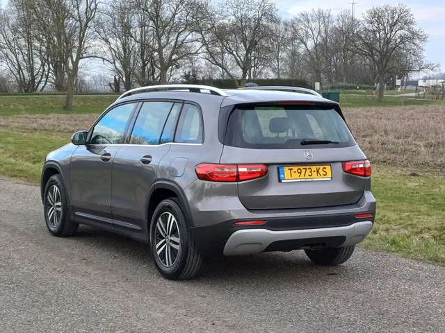 Mercedes-Benz GLB 200 Premium Plus 2022 Benzine 8