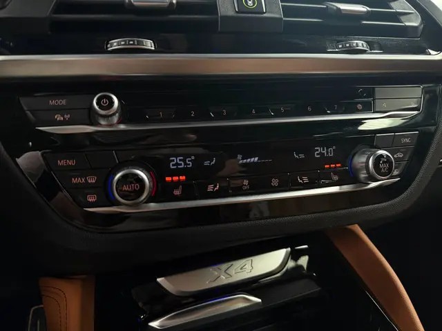 BMW X4 XDrive20i M Sport | Open dak | 2020 Benzine 23