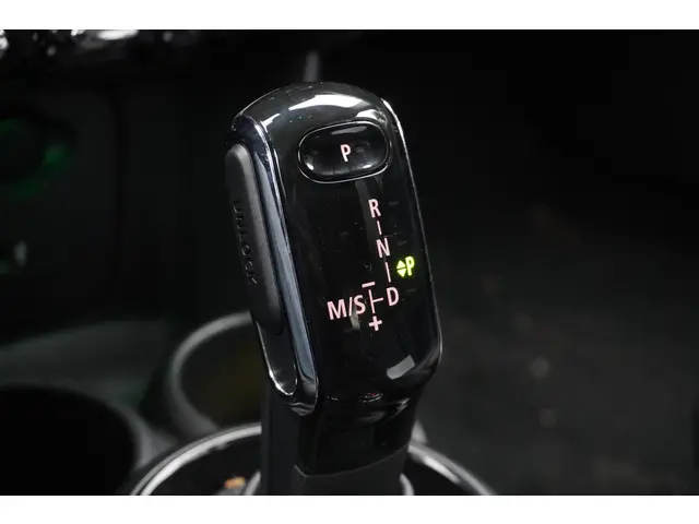 MINI 5-Deurs Cooper C 2020 Benzine 12